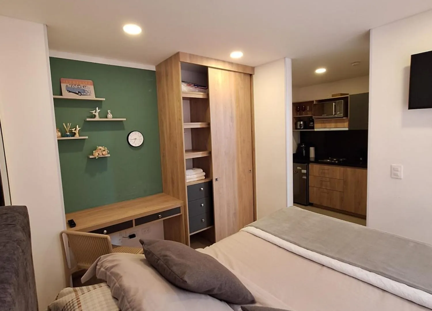 Estudio En Edificio Con Piscina Climatizada Bogota 0*,  Colombia