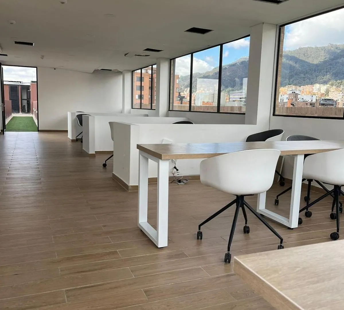 Estudio En Edificio Con Piscina Climatizada Bogota